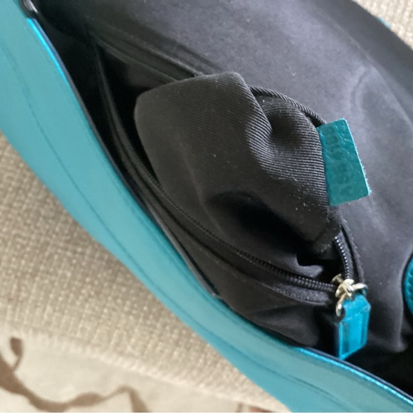 Marc Jacobs Blue Crossbody Bag with Adjustable Strap - Picture 10 of 11